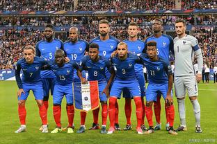 法国8-0领先直布罗陀！法国队角球造乱战拉比奥特推射破门！